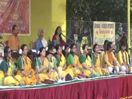 West Bengal celebrates Dol Utsav, welcomes spring season | West Bengal celebrates Dol Utsav, welcomes spring season West Bengal celebrates Dol Utsav, welcomes spring season | West Bengal celebrates Dol Utsav, welcomes spring season