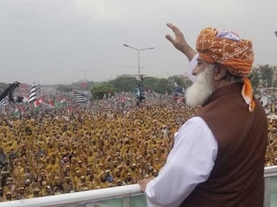 Pakistan: JUI-F chief’s convoy attacked | Pakistan: JUI-F chief’s convoy attacked Pakistan: JUI-F chief’s convoy attacked | Pakistan: JUI-F chief’s convoy attacked