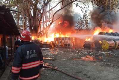 Major fire at railway warehouse in Delhi | Major fire at railway warehouse in Delhi