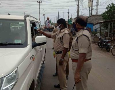 Andhra town tense after attack on TDP leader's house | Andhra town tense after attack on TDP leader's house