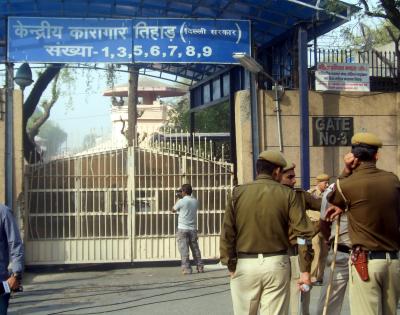 Brawl in Tihar Jail, two inmates sustain minor injuries | Brawl in Tihar Jail, two inmates sustain minor injuries Brawl in Tihar Jail, two inmates sustain minor injuries | Brawl in Tihar Jail, two inmates sustain minor injuries