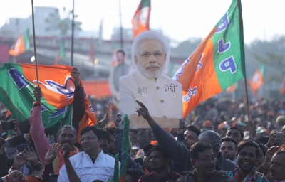 Modi arrives in Kokrajhar to attend Bodo-accord celebrations (Ld) | Modi arrives in Kokrajhar to attend Bodo-accord celebrations (Ld)