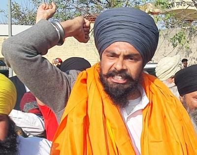 Internet services in Punjab suspended amid reports of radical preacher Amritpal Singh's arrest | Internet services in Punjab suspended amid reports of radical preacher Amritpal Singh's arrest Internet services in Punjab suspended amid reports of radical preacher Amritpal Singh's arrest | Internet services in Punjab suspended amid reports of radical preacher Amritpal Singh's arrest