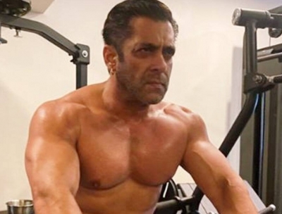 Salman shares gym pic, says you need will power to go do workouts | Salman shares gym pic, says you need will power to go do workouts