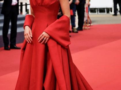 Jennifer Lawrence wears flip flops on Cannes red carpet, defies unofficial dress code | Jennifer Lawrence wears flip flops on Cannes red carpet, defies unofficial dress code