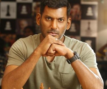 Vishal injures knee while shooting for 'Mark Antony' | Vishal injures knee while shooting for 'Mark Antony'