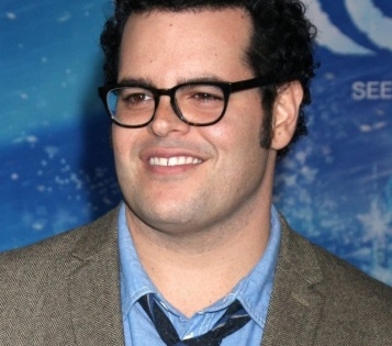 Josh Gad accuses Hollywood of 'dumbing down' | Josh Gad accuses Hollywood of 'dumbing down'