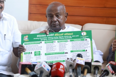K'taka polls: JD(S) releases 12-point manifesto, lays emphasis on women, farmers | K'taka polls: JD(S) releases 12-point manifesto, lays emphasis on women, farmers