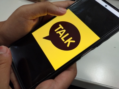 Mobile messenger KakaoTalk's users fall below 45 million for 1st time: Report | Mobile messenger KakaoTalk's users fall below 45 million for 1st time: Report