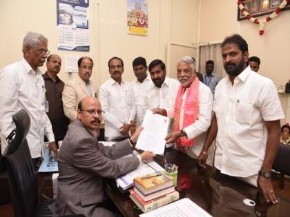 TRS' Keshava Rao, Suresh Reddy file nomination for RS polls in Telangana | TRS' Keshava Rao, Suresh Reddy file nomination for RS polls in Telangana TRS' Keshava Rao, Suresh Reddy file nomination for RS polls in Telangana | TRS' Keshava Rao, Suresh Reddy file nomination for RS polls in Telangana