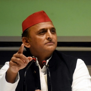 Battle for UP: Yadavs back with Akhilesh, after fling with BJP | Battle for UP: Yadavs back with Akhilesh, after fling with BJP
