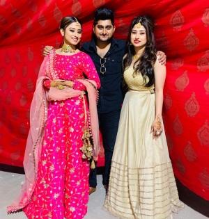 Bigg Boss 12 housemates Deepak Thakur, Roshmi Banik at Somi Khan's sister's wedding | Bigg Boss 12 housemates Deepak Thakur, Roshmi Banik at Somi Khan's sister's wedding Bigg Boss 12 housemates Deepak Thakur, Roshmi Banik at Somi Khan's sister's wedding | Bigg Boss 12 housemates Deepak Thakur, Roshmi Banik at Somi Khan's sister's wedding