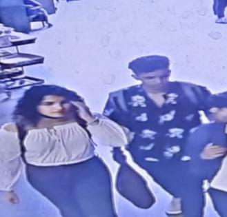 18-year-old girl dies after falling off second floor of mall in B'luru | 18-year-old girl dies after falling off second floor of mall in B'luru 18-year-old girl dies after falling off second floor of mall in B'luru | 18-year-old girl dies after falling off second floor of mall in B'luru