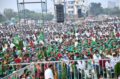 Amaravati farmers continue padyatra in Gudivada amid tight security | Amaravati farmers continue padyatra in Gudivada amid tight security