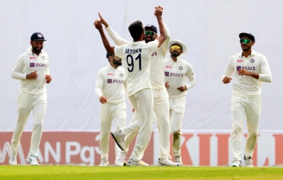2nd Test, Day 1: India trail by 208 runs after Ashwin, Umesh four-fers skittle Bangladesh out for 227 | 2nd Test, Day 1: India trail by 208 runs after Ashwin, Umesh four-fers skittle Bangladesh out for 227