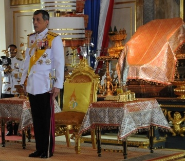 Thai King orders changes in royal motorcades | Thai King orders changes in royal motorcades