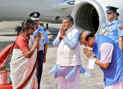 President Murmu arrives in Assam on 3-day visit | President Murmu arrives in Assam on 3-day visit
