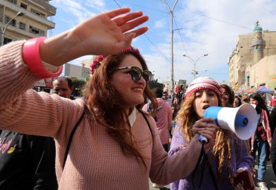 Iraqi women take to streets, defy Shia cleric | Iraqi women take to streets, defy Shia cleric