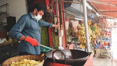 Kerala magician who shot to fame with 808 fire escapes now sells chips | Kerala magician who shot to fame with 808 fire escapes now sells chips