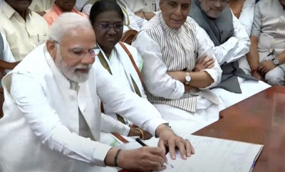 Presidential poll: Draupadi Murmu files nomination in Modi's presence | Presidential poll: Draupadi Murmu files nomination in Modi's presence