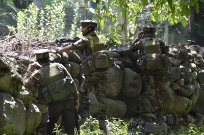 2 soldiers, terrorist killed in J&K encounter | 2 soldiers, terrorist killed in J&K encounter