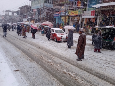 Major snowfall disrupts life across Kashmir | Major snowfall disrupts life across Kashmir Major snowfall disrupts life across Kashmir | Major snowfall disrupts life across Kashmir