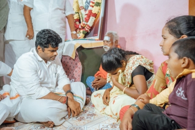 BJP TN chief meets kin of jawan 'killed' by DMK men | BJP TN chief meets kin of jawan 'killed' by DMK men BJP TN chief meets kin of jawan 'killed' by DMK men | BJP TN chief meets kin of jawan 'killed' by DMK men