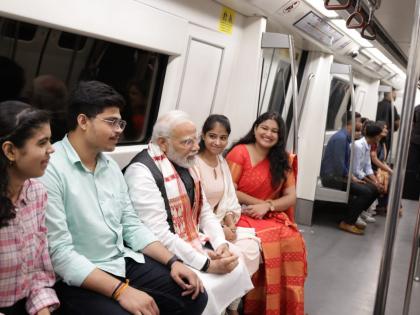 PM Modi takes metro on his way to DU, interacts with youngsters | PM Modi takes metro on his way to DU, interacts with youngsters