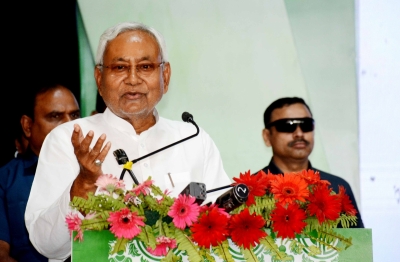 Nitish Kumar supports DGP S.K. Singhal in fake CJ phone call case | Nitish Kumar supports DGP S.K. Singhal in fake CJ phone call case Nitish Kumar supports DGP S.K. Singhal in fake CJ phone call case | Nitish Kumar supports DGP S.K. Singhal in fake CJ phone call case