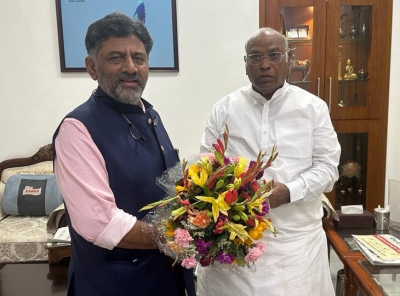 Amid suspense on CM post, K'taka Congress chief Shivakumar meets Kharge | Amid suspense on CM post, K'taka Congress chief Shivakumar meets Kharge