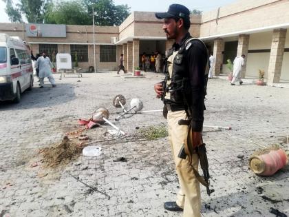 Blast targeting police patrol in Pakistan kills five | Blast targeting police patrol in Pakistan kills five Blast targeting police patrol in Pakistan kills five | Blast targeting police patrol in Pakistan kills five