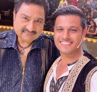 Neil Bhatt does a Kishore Kumar, performs maestro's ageless 'Eena Meena Deeka' | Neil Bhatt does a Kishore Kumar, performs maestro's ageless 'Eena Meena Deeka'