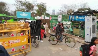 Shaheen Bagh protesters clear part of road | Shaheen Bagh protesters clear part of road