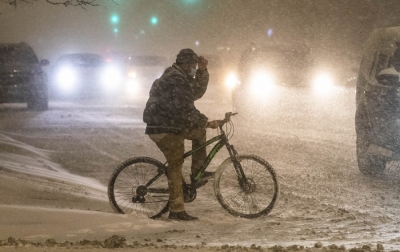 Wind-whipped snow sweeps Chicago area | Wind-whipped snow sweeps Chicago area Wind-whipped snow sweeps Chicago area | Wind-whipped snow sweeps Chicago area