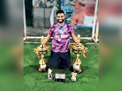 Unique tribute to Mumbai footballer kick his 'final goal' | Unique tribute to Mumbai footballer kick his 'final goal'