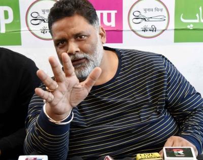 Pappu Yadav supporters stop trains at 60 places in Bihar | Pappu Yadav supporters stop trains at 60 places in Bihar