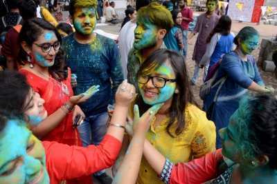 Coronavirus casts a shadow on festival of colours | Coronavirus casts a shadow on festival of colours Coronavirus casts a shadow on festival of colours | Coronavirus casts a shadow on festival of colours