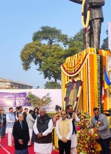 Congress leaders pay tributes to Ambedkar | Congress leaders pay tributes to Ambedkar