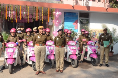 To celebrate women's day, Delhi police turn 'pink' | To celebrate women's day, Delhi police turn 'pink'
