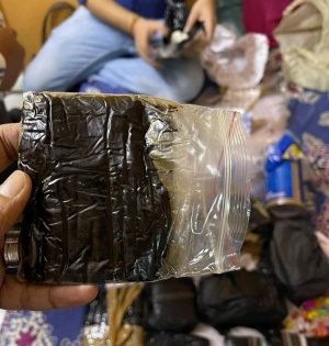 Mumbai police seize charas worth Rs 1.02 Cr, 2 nabbed | Mumbai police seize charas worth Rs 1.02 Cr, 2 nabbed