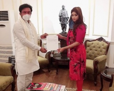 Payal Ghosh meets Mos Home about sexual assault case | Payal Ghosh meets Mos Home about sexual assault case