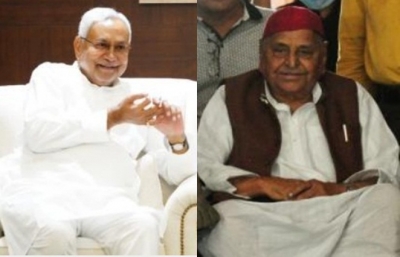 Nitish Kumar calls on Mulayam Singh Yadav in Gurugram hospital | Nitish Kumar calls on Mulayam Singh Yadav in Gurugram hospital