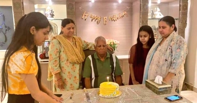 Lalu celebrates 74th birthday in Delhi, daughter Misa shares photo | Lalu celebrates 74th birthday in Delhi, daughter Misa shares photo