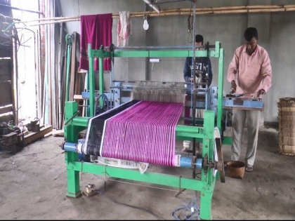 Mpuri man brings new invention in the world of handloom industry | Mpuri man brings new invention in the world of handloom industry