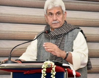 Sinha discusses rail projects in J&K with officials | Sinha discusses rail projects in J&K with officials