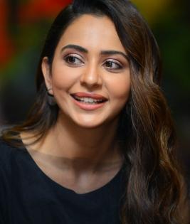 Rakul Preet Singh travels to Delhi fully covered up | Rakul Preet Singh travels to Delhi fully covered up Rakul Preet Singh travels to Delhi fully covered up | Rakul Preet Singh travels to Delhi fully covered up