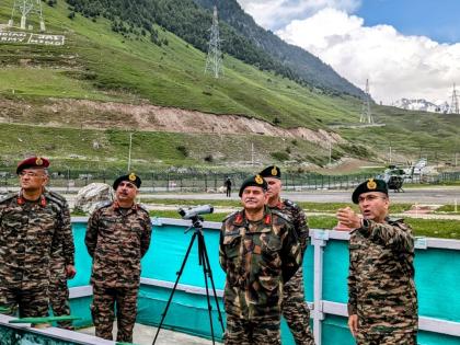 Army commander reviews winter preparedness in south Kashmir | Army commander reviews winter preparedness in south Kashmir Army commander reviews winter preparedness in south Kashmir | Army commander reviews winter preparedness in south Kashmir