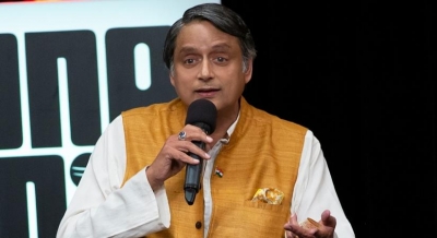 Tharoor gives privilege notice against BJP MP | Tharoor gives privilege notice against BJP MP