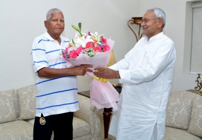 Nitish reaches Delhi to meet opposition leaders, starts with Lalu Prasad | Nitish reaches Delhi to meet opposition leaders, starts with Lalu Prasad