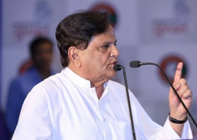 Ahmed Patel's health improving: Daughter | Ahmed Patel's health improving: Daughter Ahmed Patel's health improving: Daughter | Ahmed Patel's health improving: Daughter